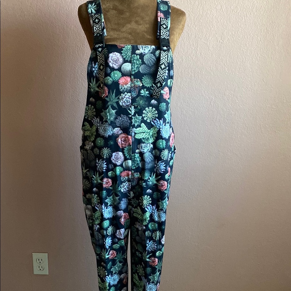 Kavu Black Floral Succulent Print Women’s Overalls